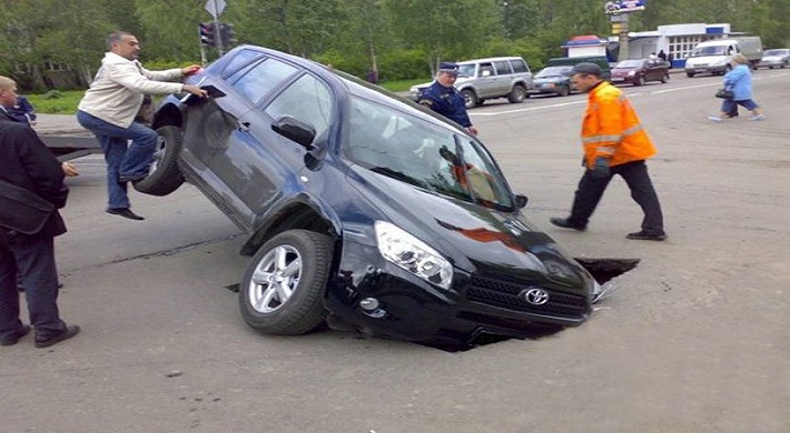 Авария на дороге: как себя можно обезопасить + порядок действия в случае ДТП