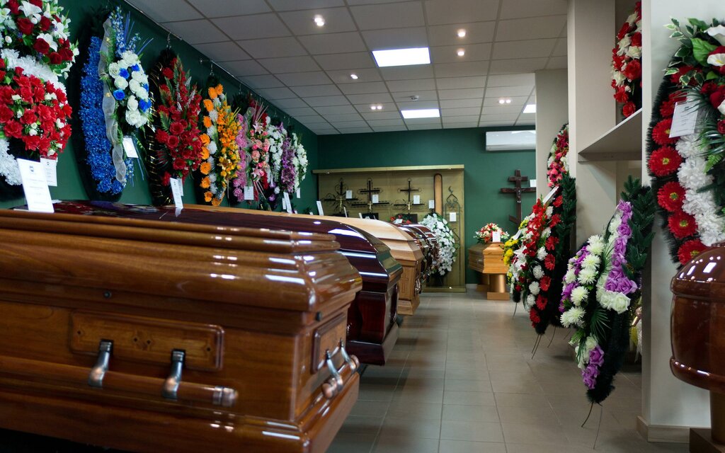 Навязывание ритуальных услуг: как пытаются обманывать при погребении + МОРГ, товары, транспортировка, одежда, захоронение