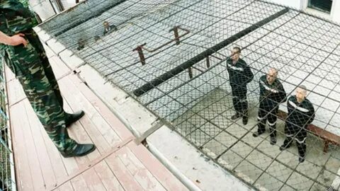 Самые страшные тюрьмы в мире: жестокие и ужасные места содержания заключенных + кто сидит, срока, отзывы
