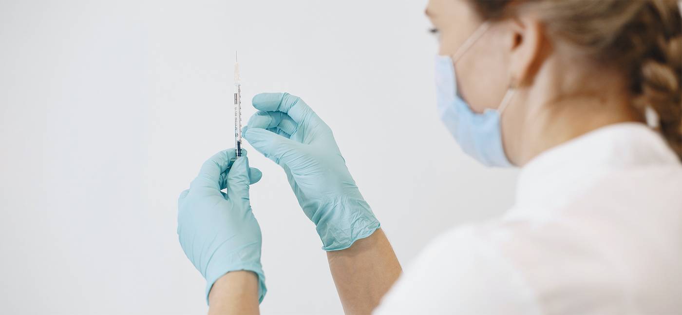В России ввели обязательную вакцинацию для работников от COVID-19: Вакцинация во время эпидемии