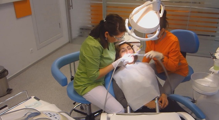 Некачественное оказание услуг стоматологом: Как обязать устранить недостатки