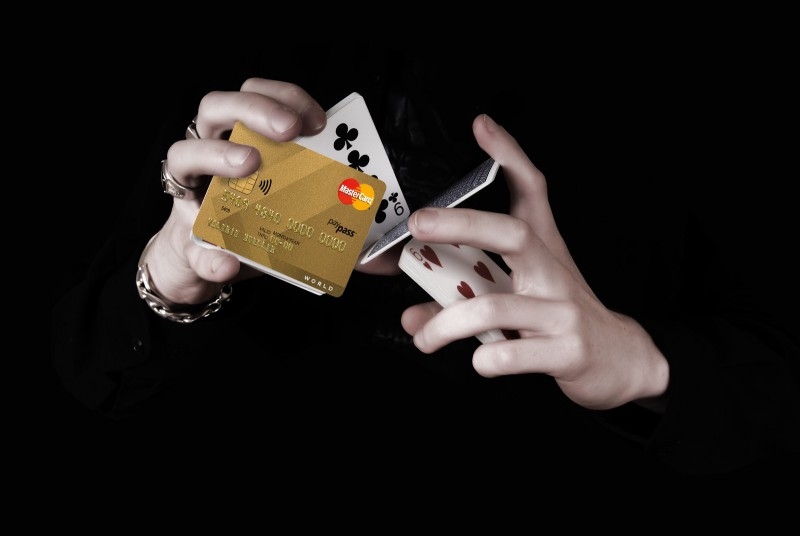 Мошенничество с банковскими картами: Что делать если перевел деньги мошенникам + как вернуть денежные средства, списанные с карты