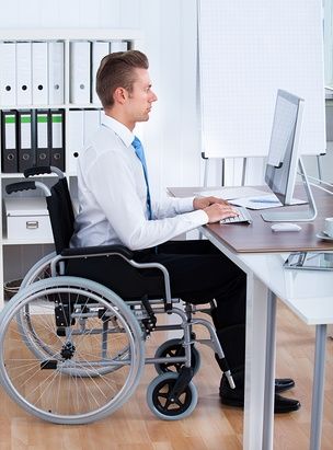 Каков порядок и особенности трудоустройства инвалидов?